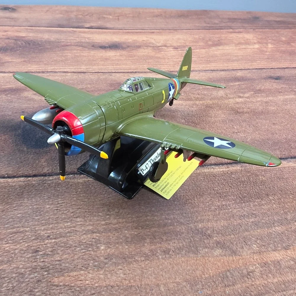 P-47 Thunderbolt Fighter Aircraft Model Green Excellent WWII Display Base